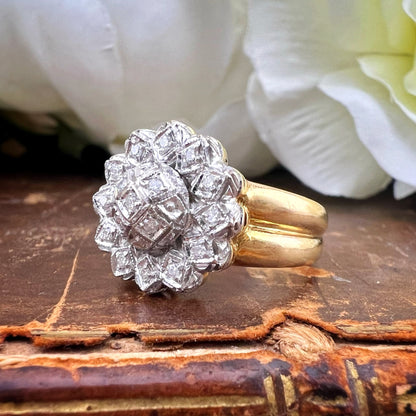 Anello Vintage Fiore in Oro 18K con Diamanti. Italia anni 80