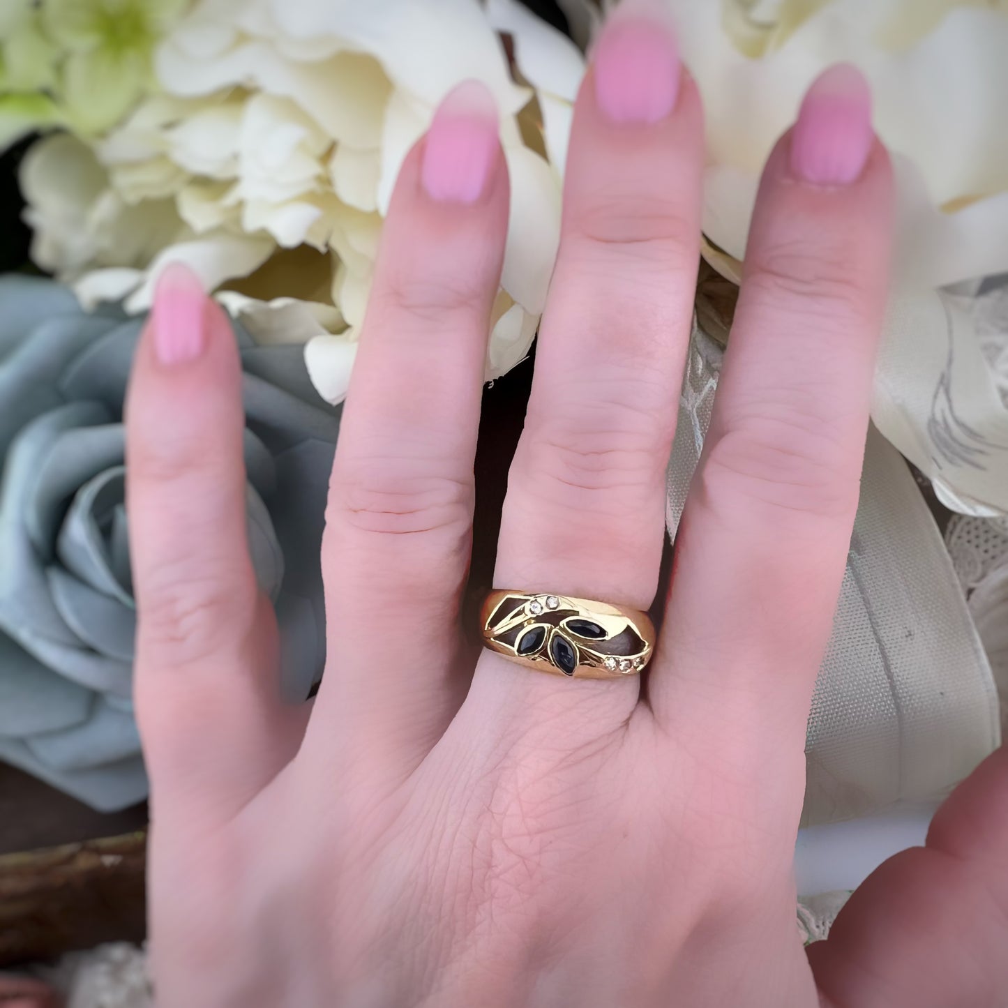 Anello italiano vintage a fascia in oro 750 zaffiri e diamanti