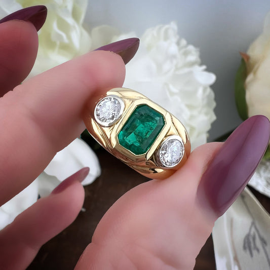 Anello in oro 18 ct con smeraldo colombiano da 1 carato e diamanti per 0.80 ct