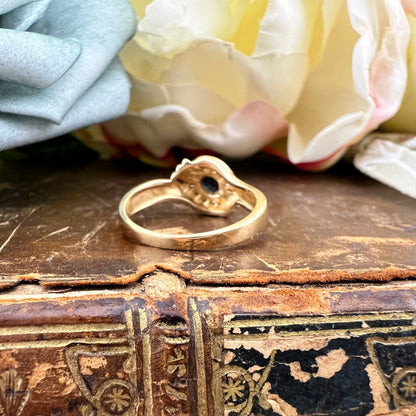 Anello con zaffiro e diamanti in oro giallo 14 ct