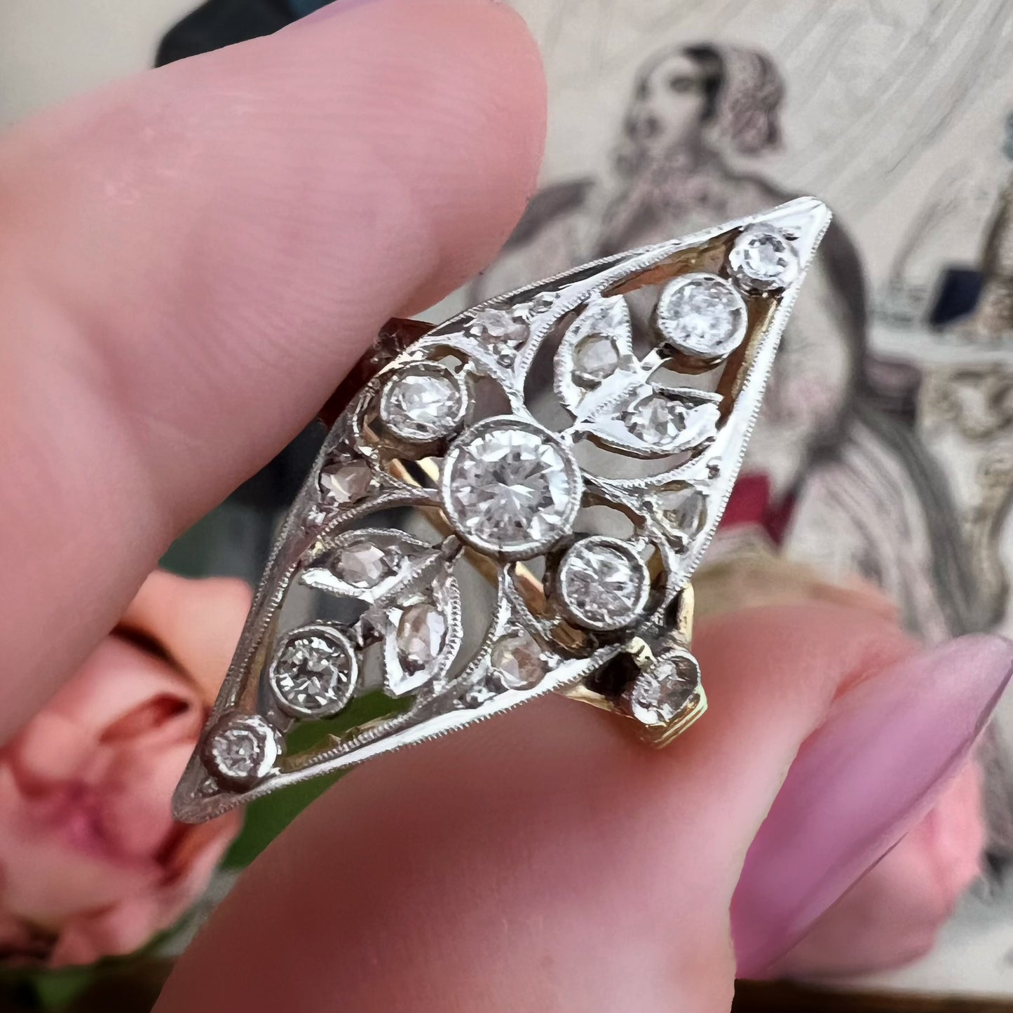 Anello edoardiano con diamanti in oro giallo 18k e platino, c. 1910