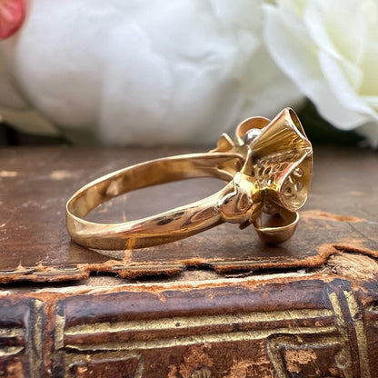 Anello a fiocco pre 1934 in oro 18k e diamante Old Mine