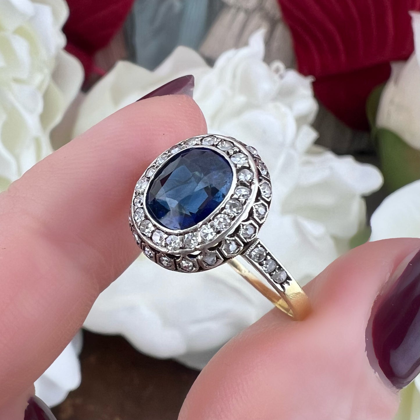 Anello con zaffiro birmano e diamanti - Art Déco