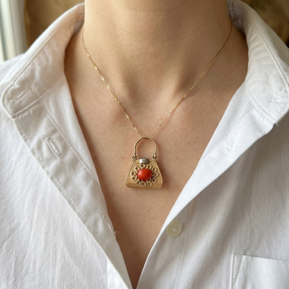 Pendente reversibile a borsetta in oro 18k con corniola e agata verde – Italia, anni ’60