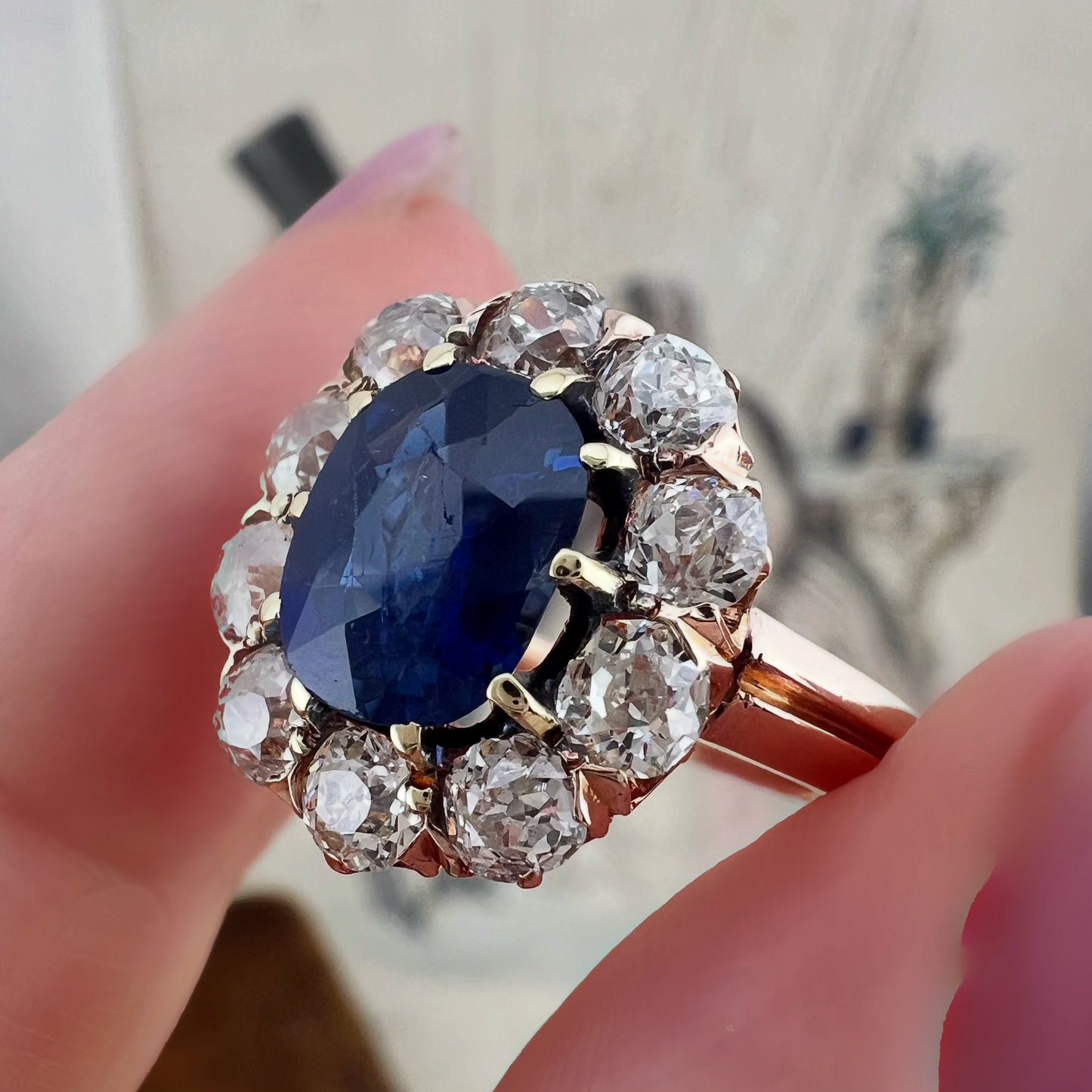 Anello Margherita Belle Époque con Zaffiro Naturale e Diamanti Old Mine | Fine XIX - Inizio XX secolo