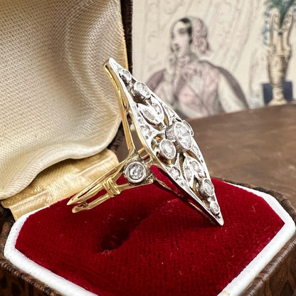 Anello edoardiano con diamanti in oro giallo 18k e platino, c. 1910