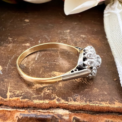 Anello antico “margherita” con diamanti old mine cut oro 18k e platino (anni 1920)