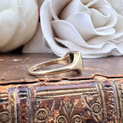 Anello piccolo chevalier vintage in oro con onice – Birmingham 1971
