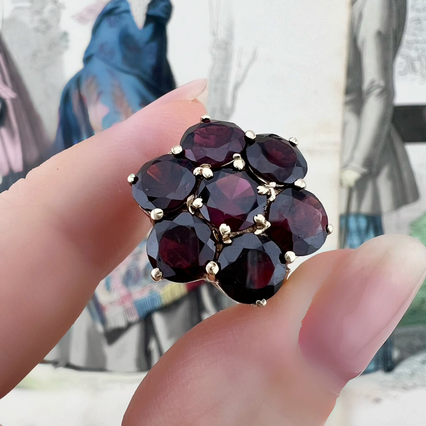 Anello vintage a grande margherita in oro e granati Londra 1975