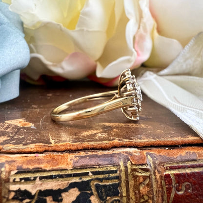 Anello a fiore con diamanti fancy brown e bianchi