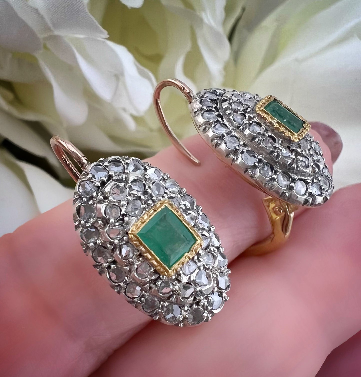 Coppia di Orecchini in Oro, Argento, Diamanti a Rosetta e Smeraldi – Modello Monachella