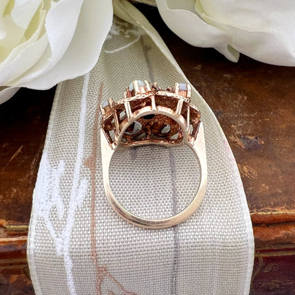 Anello vintage floreale in oro, opali e rubini – Londra 1971