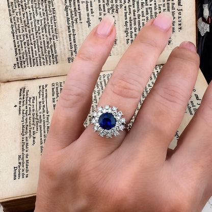 Anello vintage a margherita ovale con zaffiro e diamanti