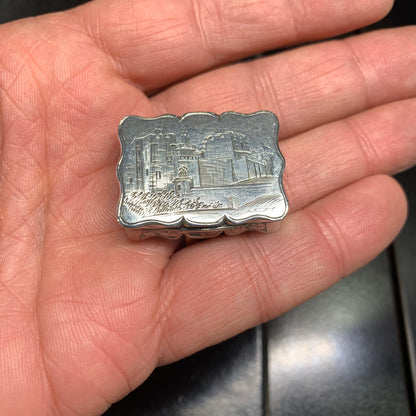 Vinaigrette “il Castello di Warwick” - Hilliard & Thomason-Birmingham 1851