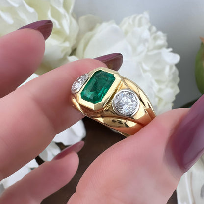 Anello in oro 18 ct con smeraldo colombiano da 1 carato e diamanti per 0.80 ct