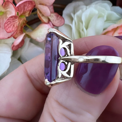 Anello Cocktail in oro 9k con ametista da 12 ct. Birmingham 1960