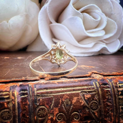 Anello Vintage in Oro 9k con Peridoto e Zirconi – Stile Inglese