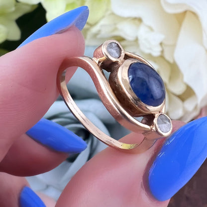 Anello oro 12k zaffiro e diamanti. Italia c. 1920