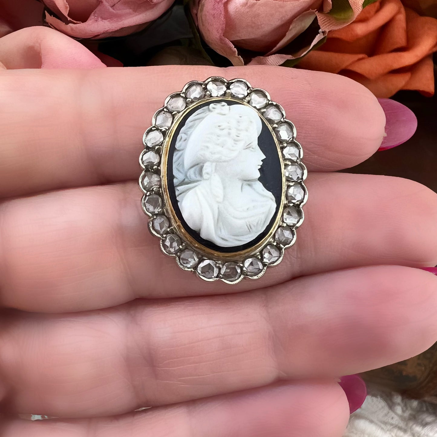 Spilla Cammeo Vittoriano in onice e diamanti - Oro 18K