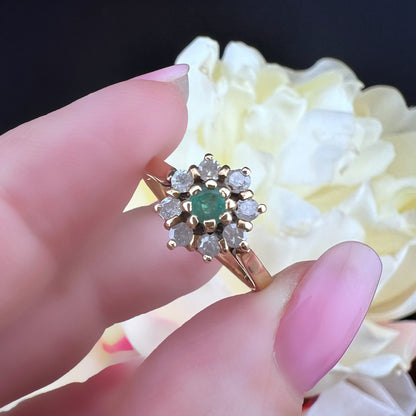 Anello Margherita in oro giallo con smeraldo e diamanti (Londra, 1979)