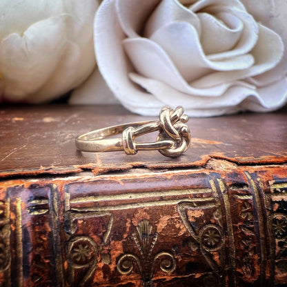Anello vintage in oro con nodo d’amore – Inghilterra