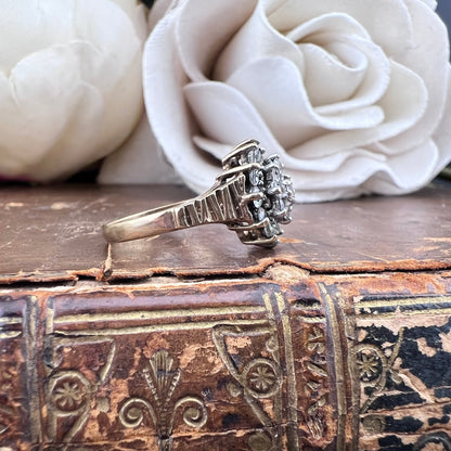 Cluster ring. Anello in oro con quarzi bianchi. Birmingham 1973