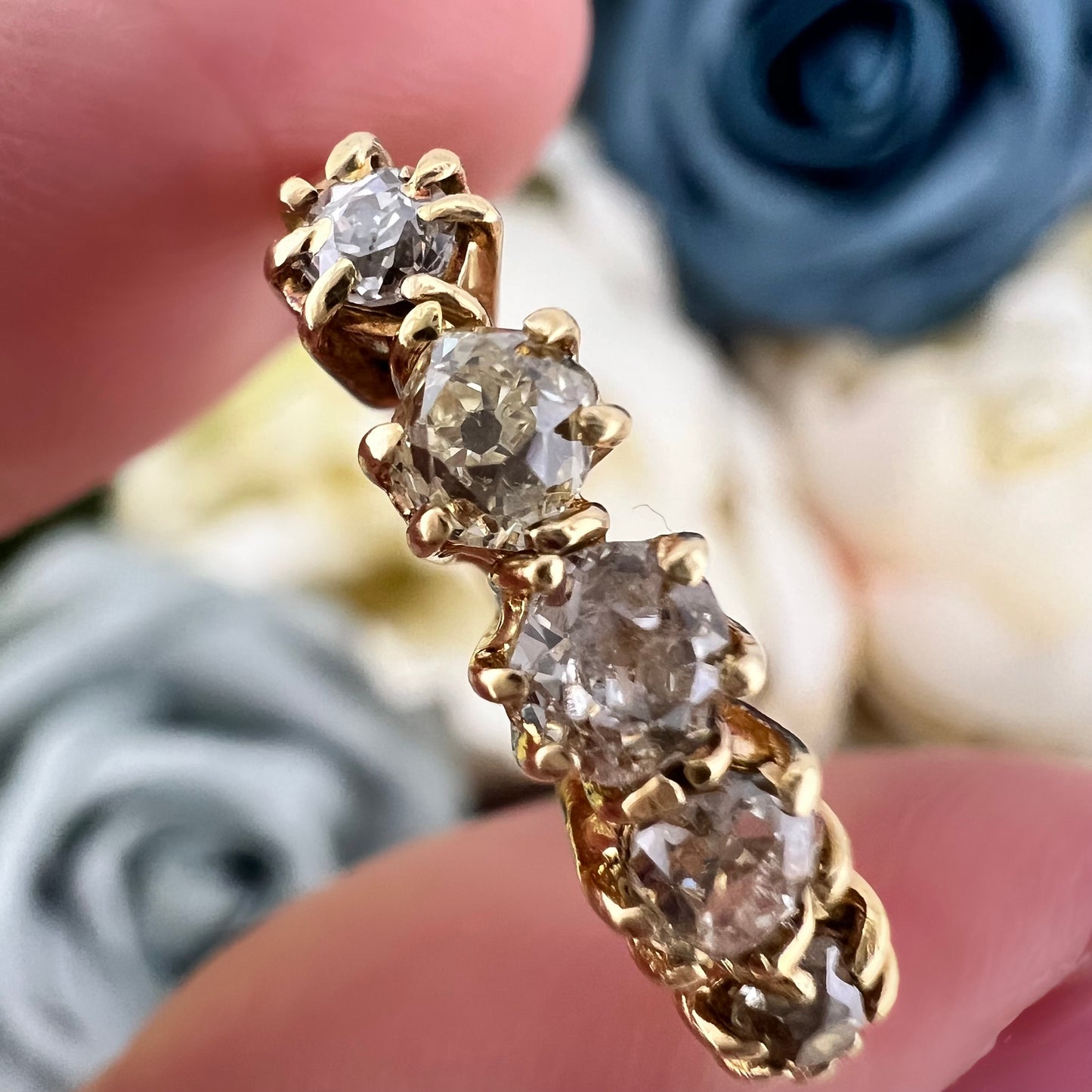 Anello antico riviera diamanti old mine colori assortiti e oro 18k – Primi del ’900
