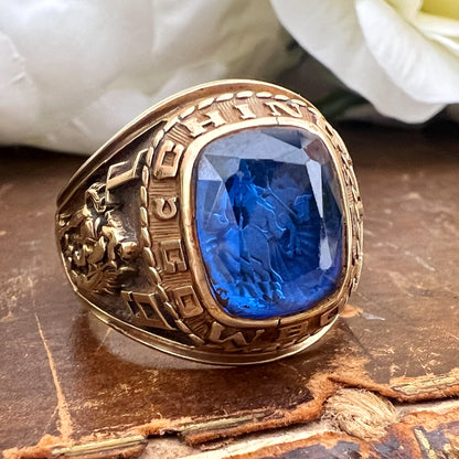 Cosa Ring High School, Chino, in California 1982 con incisione interna cowboy