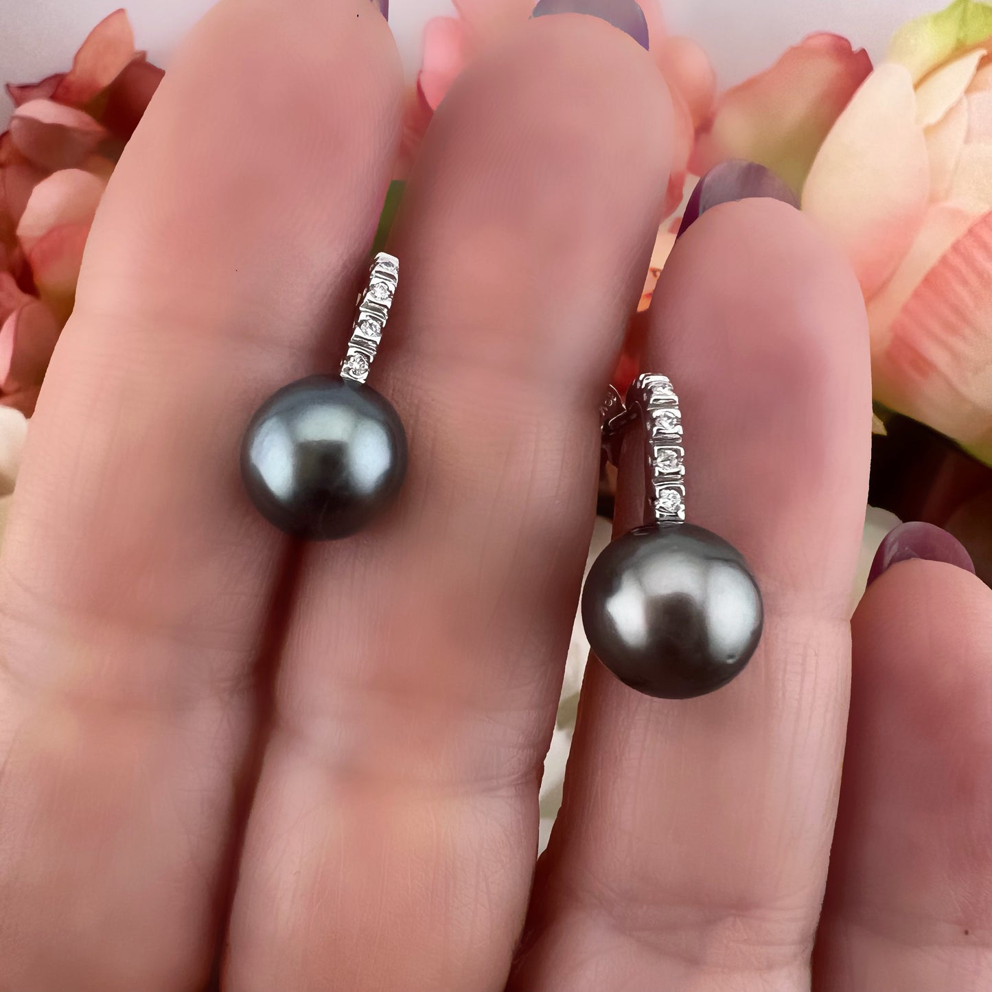 Orecchini oro 18k a perno “Perle di Tahiti con Motivo Curvo”