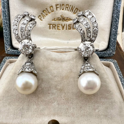 Orecchini Pendenti tardo Art Déco in Oro Bianco 18 ct con Diamanti e Perle Akoya