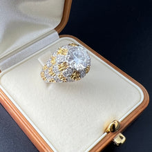 Carica l&#39;immagine nel visualizzatore di Gallery, Meraviglioso anello Buccellati c. 1960 oro bianco e giallo con diamante 2.70 carati IF/VVS GH certificato
