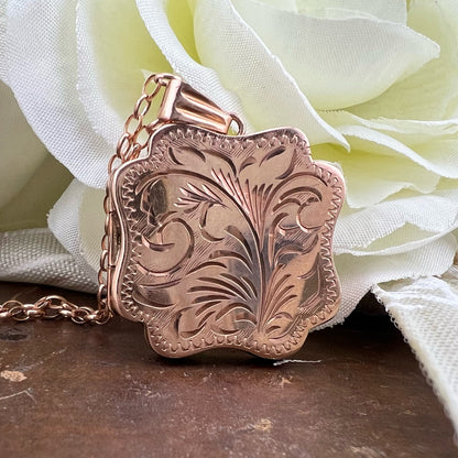Locket vintage con catena in oro rosa inciso a mano