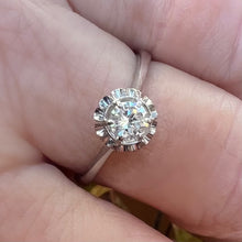 Carica l&#39;immagine nel visualizzatore di Gallery, Anello solitario diamante anni ‘30 in oro bianco 18 carati

