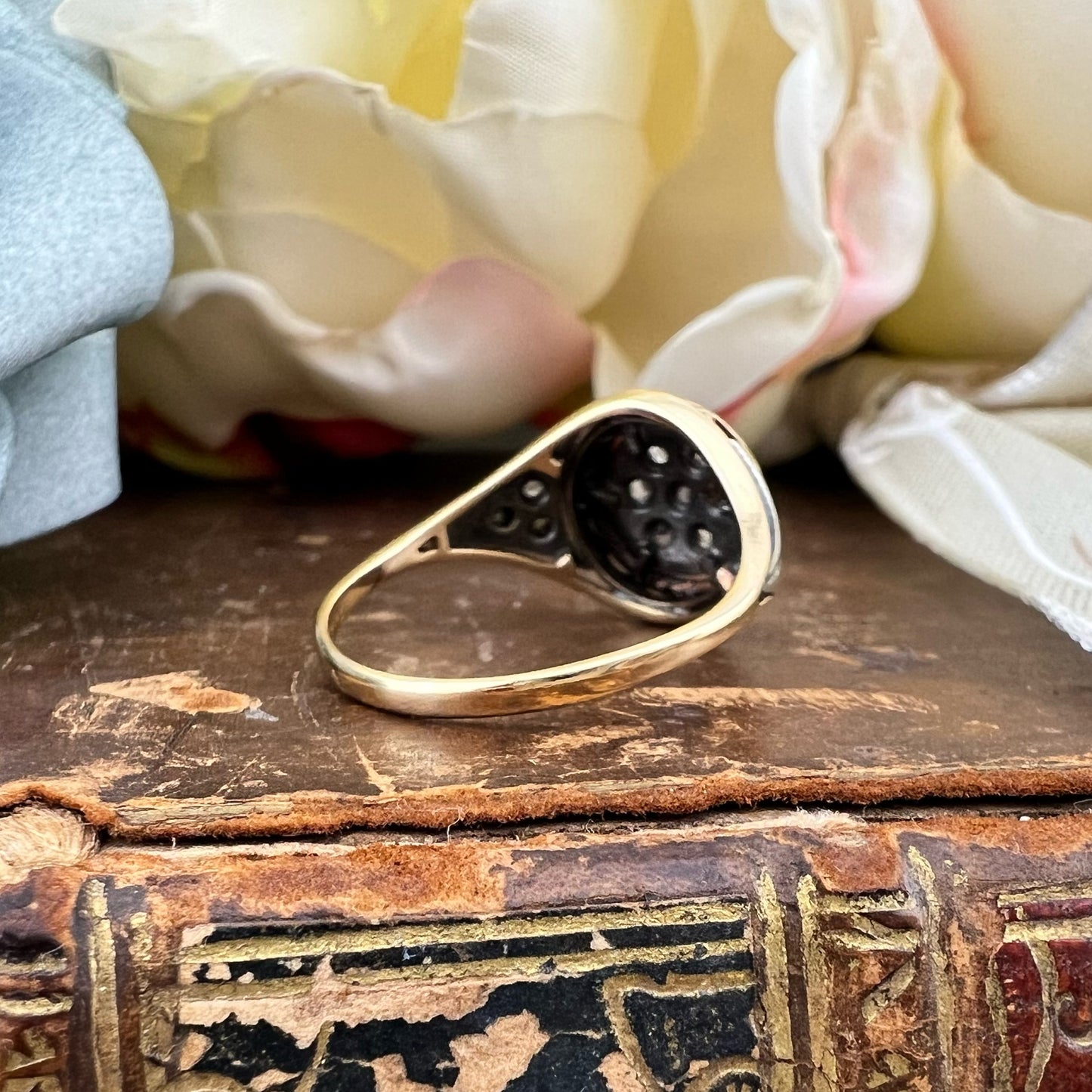 Anello toppa/Margherita in oro 18k e diamanti a rosetta. Primi ‘900