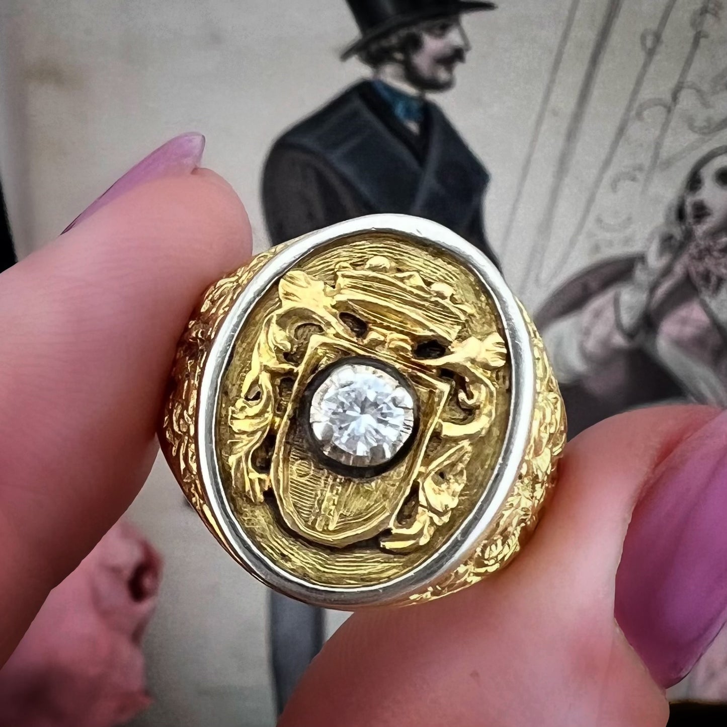 Anello chevalier araldico con diamante