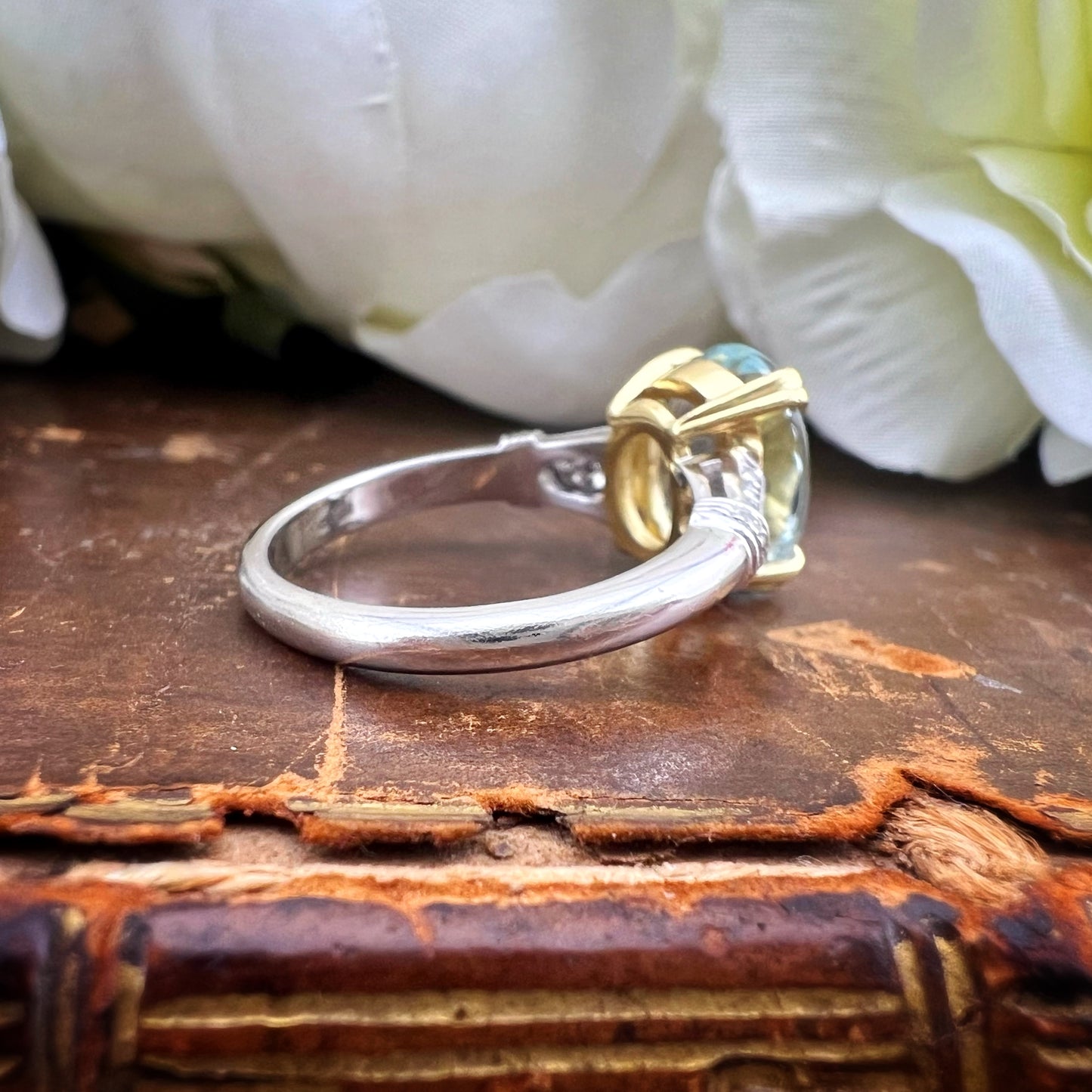 Anello con acquamarina da 3 ct e diamanti, oro 18k