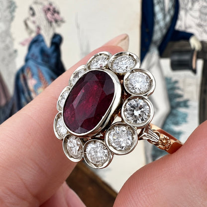 Grande anello a margherita con rubino da 3 ct e diamanti per 2 ct in oro 18k – Italia, anni ’60