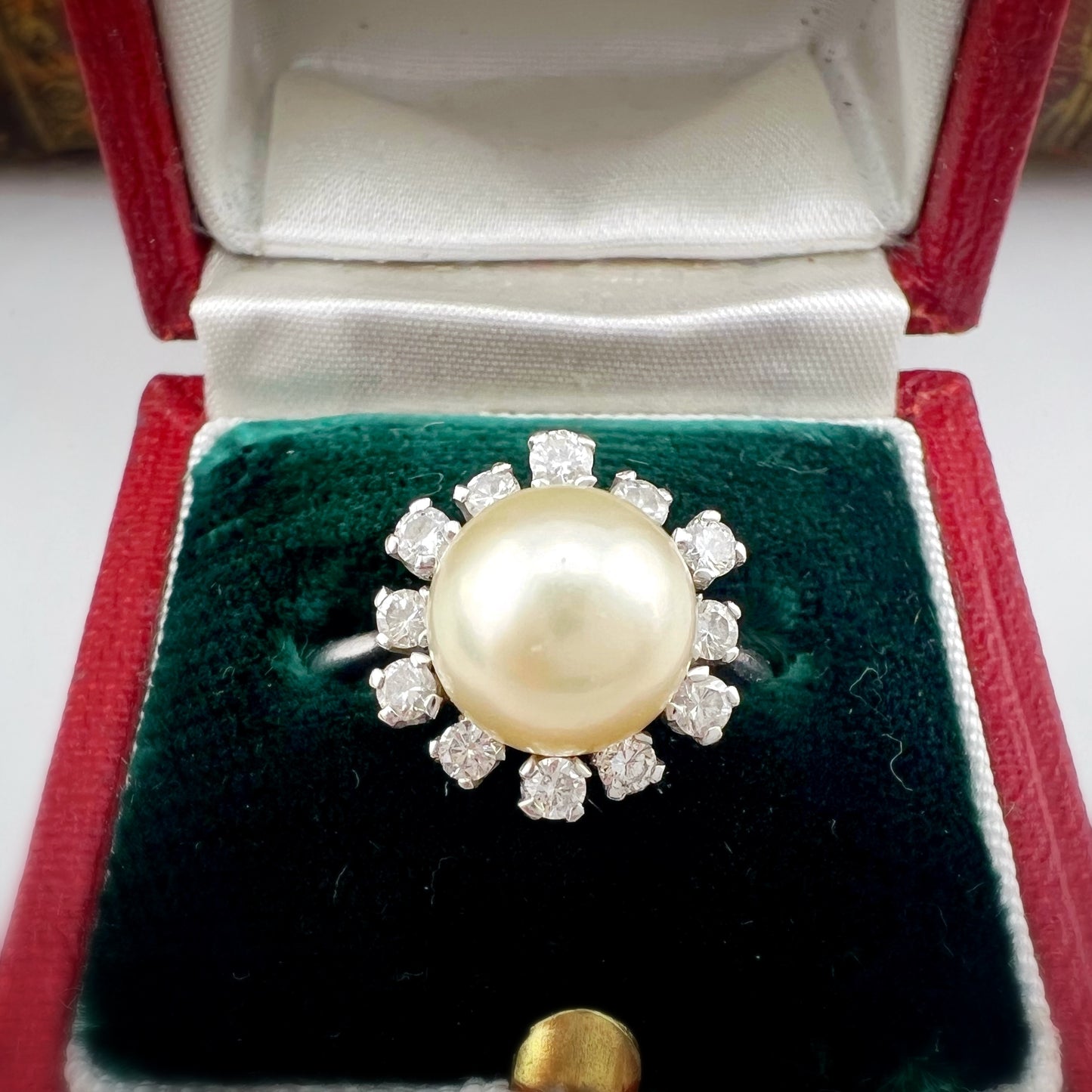 Anello Vintage Asprey in Oro Bianco 18 ct con Perla e Diamanti
