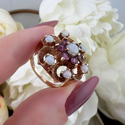Anello vintage floreale in oro, opali e rubini – Londra 1971