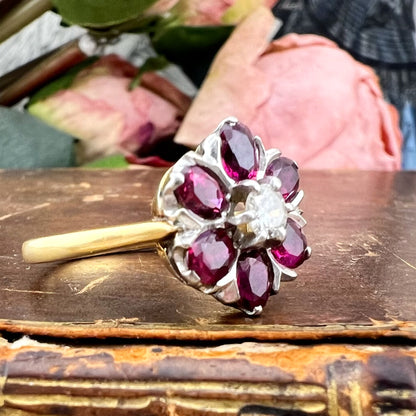 Anello Margherita in oro 18 kt, platino, diamante taglio Vecchia Europa e rubini naturali – Londra 1964