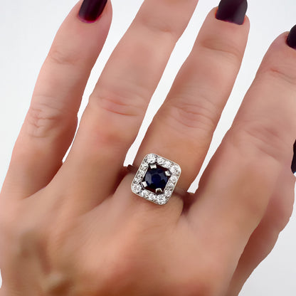Anello Art Déco in platino con zaffiro e diamanti old mine – Europa, circa 1930