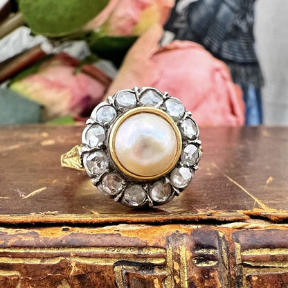 Anello antico in oro 18K con perla Mabè e diamanti a taglio rosa