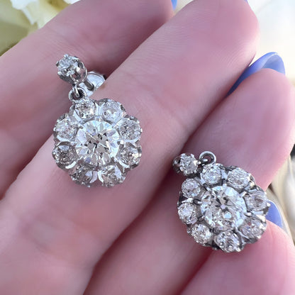 Coppia di orecchini in platino a margherita con diamanti old mine per 1.9 ct