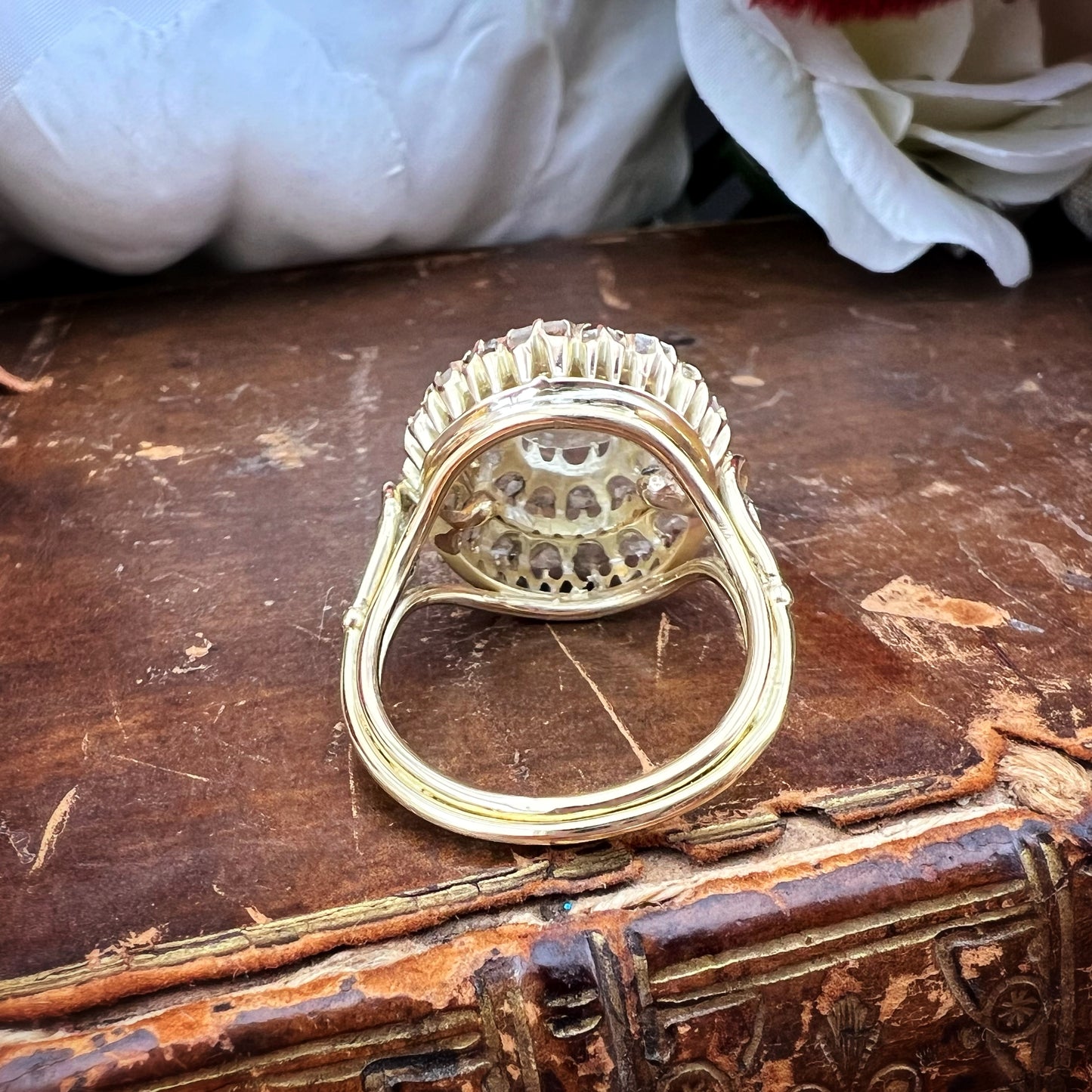 Grande anello Margherita in oro giallo 18 kt con diamanti antichi – Primi ’900