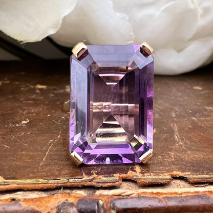 Anello Cocktail in oro 9k con ametista da 12 ct. Birmingham 1960