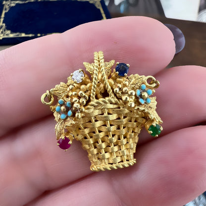 Ciondolo a cestello fiorito in oro 18 k con pietre preziose – Italia, 1948-1968