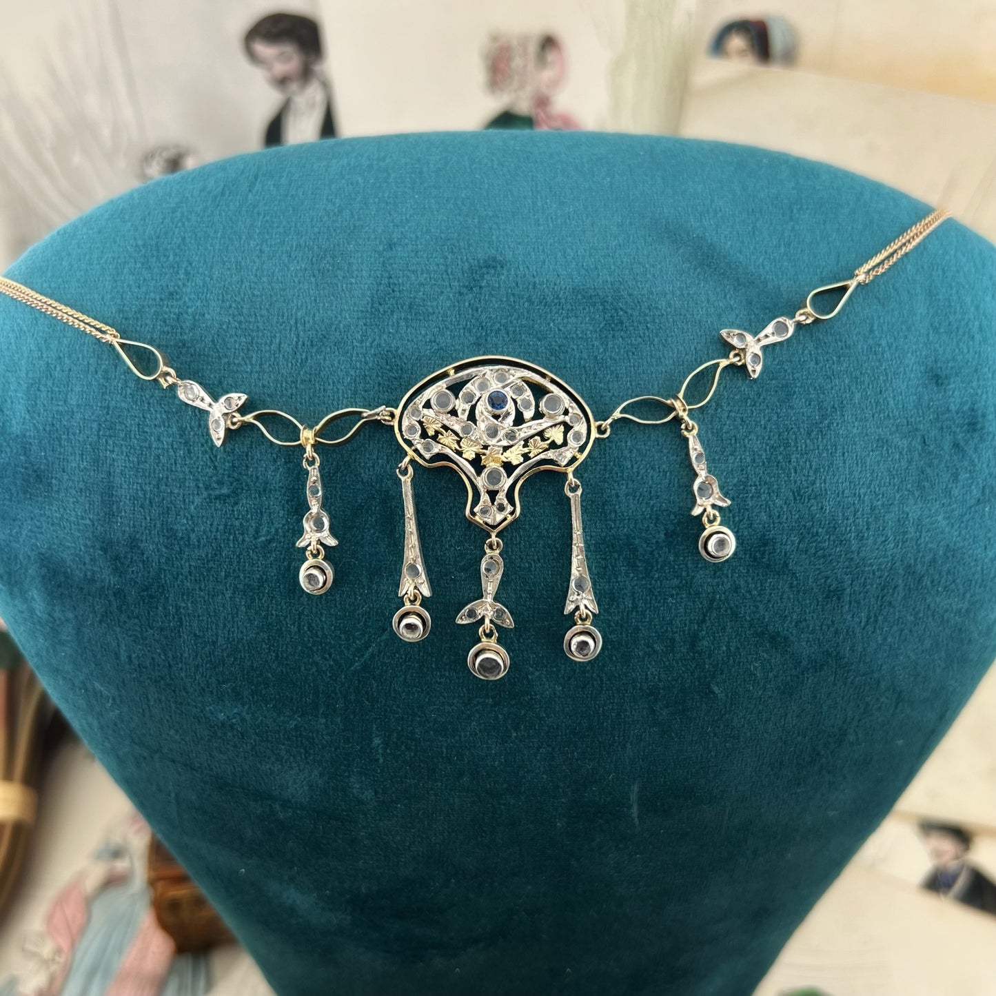 Collier Art Nouveau in oro 9 carati e argento con diamanti a taglio rosa e zaffiro centrale