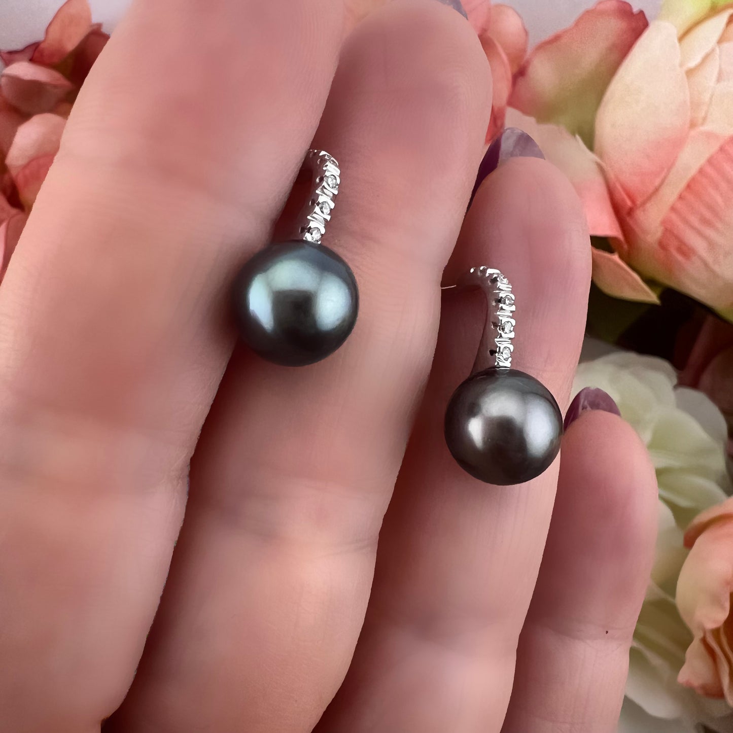 Orecchini oro 18k a perno “Perle di Tahiti con Motivo Curvo”