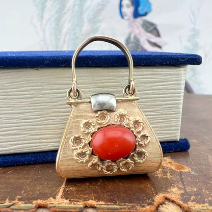 Pendente reversibile a borsetta in oro 18k con corniola e agata verde – Italia, anni ’60