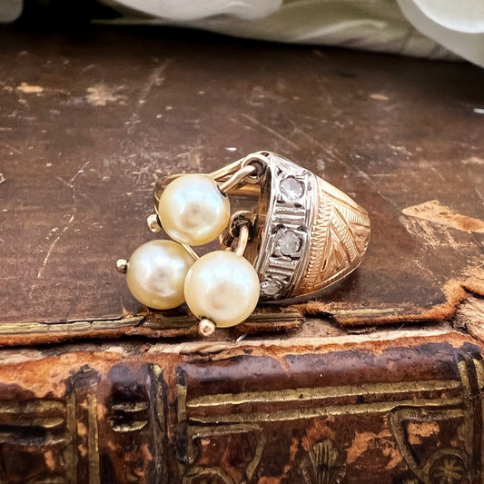 Anello Liberty in oro 18 kt con tre perle pendenti e diamanti rosetta